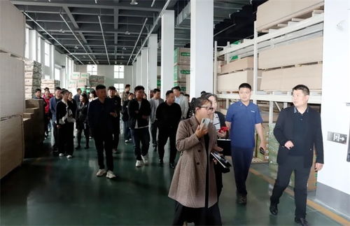 臨沂優秀定制工廠代表團蒞臨千山板材總部參觀交流，共探裝飾材料新發展